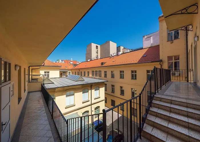 Quiet City Center Apartment In Hip & Foodie Area