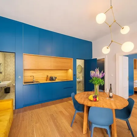 Quiet City Center Apartment In Hip & Foodie Area Prague Exterior photo