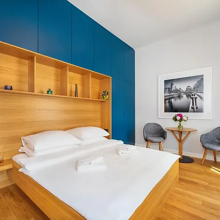 Quiet City Center Apartment In Hip & Foodie Area Prague Exterior photo